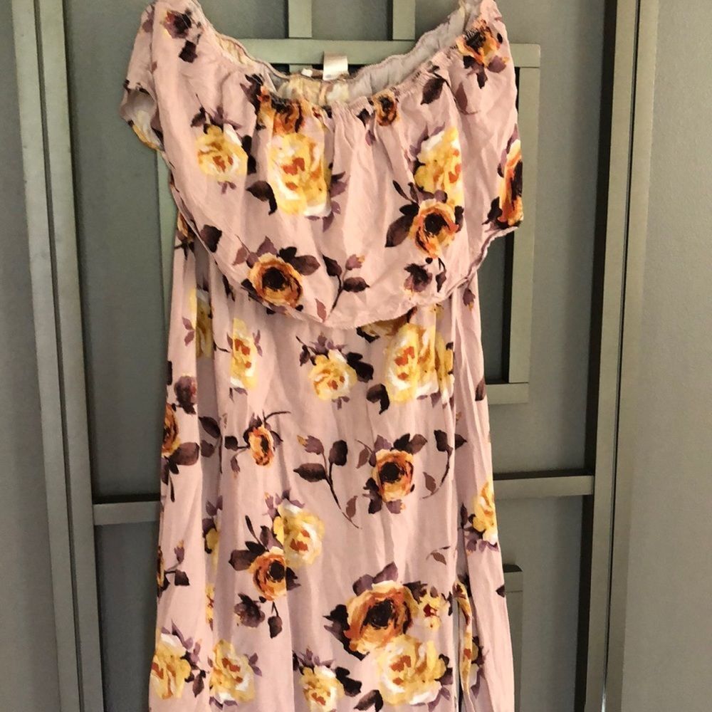 Forever 21 floral strapless maxi dress. Slits S